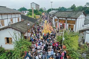 被换下并非因为伤病！托莫里和球迷交流：我的脚踝没问题